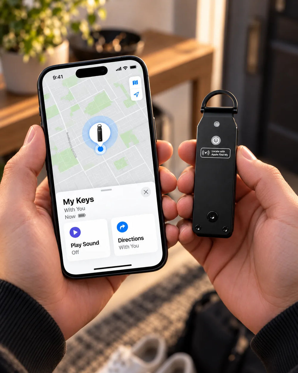 Sleekify Smart Key Organizer in hand with apple find my